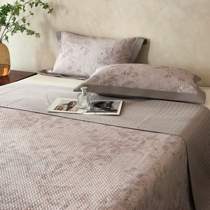 Tapis de refroidissement en fibre de bambou haut de gamme couverture d'impression personnalisée respirant lavable léger draps de lit matelassés de luxe 3 pièces ensemble de literie - Product Image 6