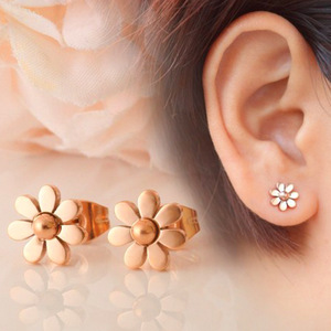 Orecchini a Perno Mini Girasole per Donne, Accessori di Moda Minimalisti Floreali per Uso Quotidiano - Product Image 1