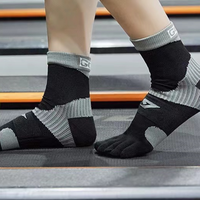 Vente en gros de chaussettes personnalisées pour hommes et femmes en stock Crew Long Black 5 Finger Toe Socks Five Finger Injinji Toe Socks