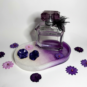 Bandeja de Resina Artesanal con Diseño de Borde Blanco y Dorado - Decoración para Fiestas y Pascua, Bandeja para Perfumes y Pendientes a Bajo Precio - Product Image 1