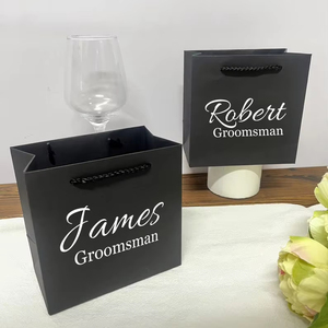 Sacs-cadeaux de mariage pour la mariée et le marié Papier de soie kraft avec impression en feuille d'or Emballage cadeau élégant pour les occasions spéciales - Product Image 1