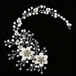 Guirlande de cheveux romantique pour mariée, décorée de fleurs en tissu, de fausses perles et de cristaux transparents, parfaite pour les coiffures de mariage. - Product Image 5