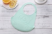 Bavoirs jetables en silicone souple de dessin animé pour bébé, imperméables, lavables, avec fermeture à bouton, attrape-aliments pour enfants