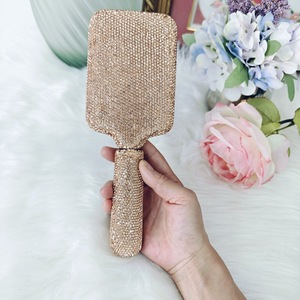 Cepillo de Masaje Capilar de Lujo Portátil con Incrustaciones de Diamantes - Peine de Cerdas Antiestáticas con Pedrería para Peluquería - Product Image 4