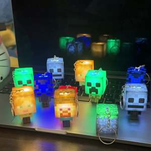 Nuevo Llavero Creativo 3D de Acrílico con Mosquetón de Minero, Linterna LED Impermeable, Juguete Pequeño Brillante de Dibujos Animados, Colgante Personalizado para Bolsa - Product Image 1