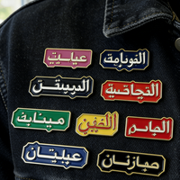 Badge mobile en métal de marque OEM, en alliage de zinc émaillé, avec étui adhésif