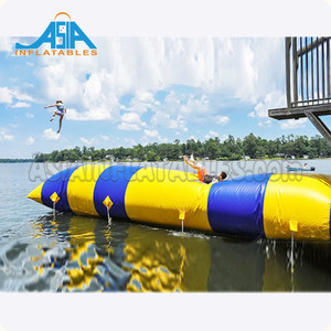 Catapulta de agua inflable, lanzador de agua inflable para deportes acuáticos de Lago - Product Image 1