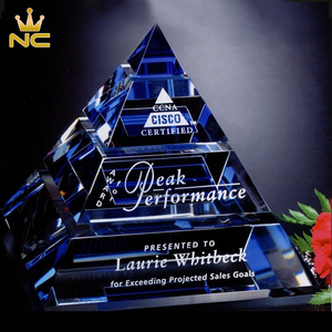 Premio Piramidal de Cristal K9 Azul Personalizado al por Mayor, Hecho a Mano, con Logotipo Grabado con Láser, Texto y <span class=keywords><strong>Caja</strong></span> de Regalo - Product Image 1