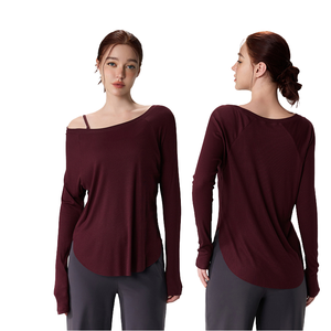 Haut décontracté et respirant pour femme, collection automne 2024, éco-responsable, léger, sexy, design épaules dénudées, coupe ample et longue, couleur unie - Product Image 1