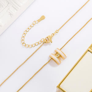 Collar con Colgante de Letra H Moderno y Elegante con Cadena de Eslabones Chapada en Oro de 18K para Mujer, Diseño de Lujo Ligero, para Uso Diario, Fiestas, Regalo - Product Image 4