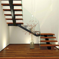 Escalier en bois de hêtre avec garde-corps en verre en forme de L, design moderne pour l'intérieur
