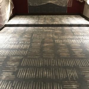 Moquette insonorisante à motif personnalisé pour salle de théâtre, diffusion en direct, avec caractéristiques d'absorption acoustique et d'absorption des chocs - Product Image 6