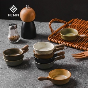FENNユニークデザインレストラン用丸型陶器寿司ディップボウル、ハンドル付きセラミック醤油皿、ワサビ皿、カスタムメイド - Product Image 6