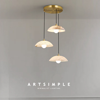 Ensemble de luminaires suspendus en albâtre naturel en forme de dôme |   Lampe suspendue LED en laiton doré pour îlot de cuisine