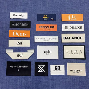 ป้ายผ้าซาตินพิมพ์เครื่องหมาย<span class=keywords><strong>เสื้อผ้า</strong></span>ล้างทำความสะอาดได้ฉลากแบบหรูหราออกแบบได้ตามต้องการ - Product Image 1