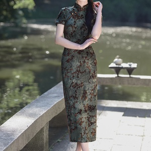 Nuevo Cheongsam Elegante de Terciopelo con Estampado Tie-Dye Estilo Chino Mejorado para Verano-Otoño 2026, Talla Grande, Largo, Regalo para Madre en Bodas y Banquetes - Product Image 2