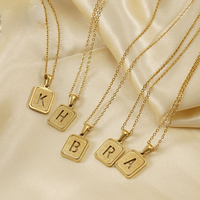 Vente en gros de colliers en acier inoxydable pour femmes, pendentif à 26 lettres, collier alphabet, cadeau bijoux avec nom personnalisé