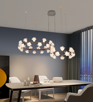 Luminaire suspendu en forme de fleur en cristal, style ambiance romantique, idéal pour les chambres et les salles à manger.