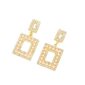 Pendientes de tuerca de aguja de plata con estilo para mujer, nueva moda, llamativo diseño cuadrado de perlas, regalo de moda Popular para venta al por mayor - Product Image 6