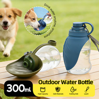 Bouteille d'eau de voyage pour chien en silicone et plastique 2 en 1, design moderne, antidérapante, portable, accessoires pour chien personnalisés OEM