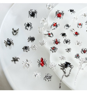 Breloques d'ongles en argent en gros pour Halloween, en alliage, motif araignée, cœur, chaîne, strass 3D pour manucure, salon et décoration DIY - Product Image 5