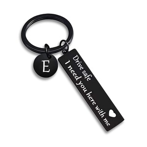 Llavero de Acero Inoxidable Uionen Drive Safe con 26 Letras, Colgante para Coche, Regalo Festivo - Product Image 5