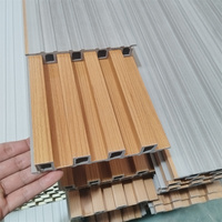 Papan Dinding WPC Motif Kayu Beralur Tahan Air Dekoratif Interior Eksterior untuk Komersial