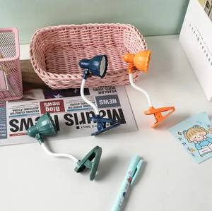 मिनी पोर्टेबल एलईडी लैंप को यादृच्छिक कोण रोटेशन और मुफ्त झुकने वाली छोटी किताब क्लिप और रात प्रकाश - Product Image 6