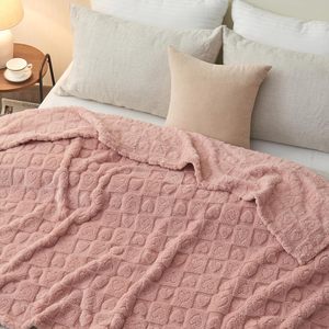 LOVE Heart Solid 280GSM Jacquard Polyester <strong>Blanket</strong> Super Soft and Warm Nap <strong>Throw</strong> for Winter Pink-for Bedding and Decorative - Product Image 4