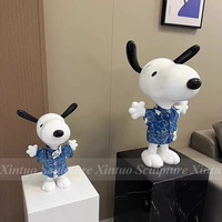 Sculpture Snoopy en fibre de verre peinte sur mesure, de la marque Xintuo, style moderne et élégant, taille réelle, objet de collection, décoration d'intérieur.