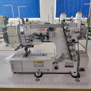 Máquina de Coser de Cama Plana de Cuatro Agujas y Seis Hilos con Lubricación Automática para Coser Múltiples Materiales, Prendas de Vestir/Textiles para el Hogar - Product Image 3