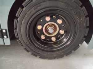 Neumático de goma maciza sin aire para barredora 300x100 350x100 400x100 con llanta disponible - Product Image 1