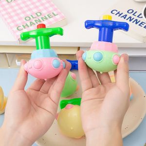 Toupie lumineuse en forme de lotus pour enfants de 2 à 4 ans, jouet unisexe en plastique avec fonction clignotante - Product Image 2