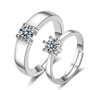 Bagues de couple pour un couple, style simple et à la mode, paire de zircons couronne version coréenne, diamant de simulation de mariage d'ouverture - Product Image 1