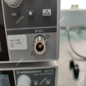 R & S Rohde & Schwarz SMCV100B GÉNÉRATEUR DE SIGNAL VECTEUR 3GHz AVEC OPT - Product Image 4