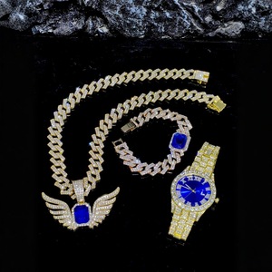 ชุดเครื่องประดับผู้ชายสไตล์สต็อกโกลด์ พร้อมนาฬิกาควอตซ์ฮิปฮอปประดับเพชรและจี้รูปปีกพร้อมสร้อยคอ - Product Image 3