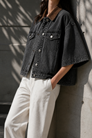Chaqueta vaquera negra para mujer con cuello de pana marrón, abrigo vaquero oversize a la moda con botones plateados elegantes