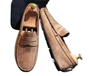 Um pé pedal homens sapatos de couro britânicos casuais sapatos preguiçosos