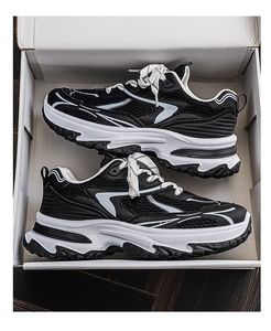 Scarpe <span class=keywords><strong>Uomo</strong></span> Donna 2026 Nuove Scarpe Dad Trend Moda Rete Traspirante Comode Suola Spessa Intersuola in PU Suola Esterna in Gomma - Product Image 1
