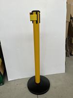 Poteau de guidage rétractable en acier inoxydable 201 jaune vif, barrière de file d'attente haute visibilité pour hôtels, aéroports, centres commerciaux et gares