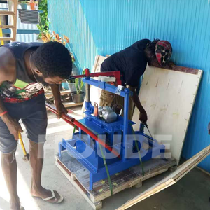 Máquina Móvil Ponedora de Bloques 2-45, Pequeña Máquina Manual Vibratoria para Fabricar Ladrillos y Bloques de Concreto y Cemento a la Venta en Uganda - Product Image 6