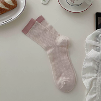 Chaussettes mi-mollet côtelées fines roses d'été en coton respirant, style minimaliste et décontracté pour femme