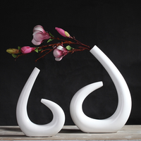Vase Courbé Minimaliste Blanc Créatif, Ornements Artisanaux Modernes, Pièces Décoratives Élégantes pour la Maison, Parfaites pour l'Exposition