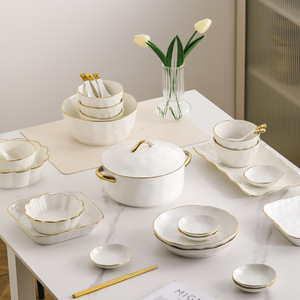 Vajilla de Porcelana Desechable de Lujo Estilo Escandinavo Moderno con Incrustaciones Doradas, Apta para Congelador, para 4-8 Personas - Product Image 2