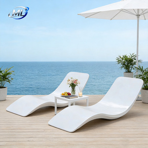 Chaise longue en fibre de verre durable pour l'extérieur, idéale pour les centres de villégiature, la plage, le bord de la piscine, le salon de la villa, au design moderne et de style marin. - Product Image 2