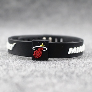 กำไลข้อมือซิลิโคนบาสเก็ตบอลผู้ชายขายส่ง กำไลบาสเก็ตบอลยืดหยุ่นรักษ์โลก ของที่ระลึกสำหรับแฟนๆ - Product Image 4