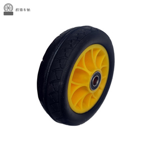 Pneu en caoutchouc massif de 6 pouces jaune et noir Cheng Jin Vehicles pour roue de tondeuse à gazon et réservoir d'eau usée - Product Image 1