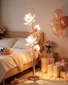 Lámpara de Pie Moderna de Diseño Floral Rosa, Base de Metal Dorado, Luz LED para Decoración del Hogar, Venta al Por Mayor - Product Image 2