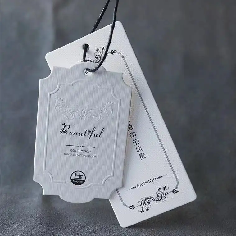 फैक्टरी प्रत्यक्ष बिक्री कस्टम डिजाइन मुद्रण नाम लोगो विशेष कागज परिधान Hangtag लेबल कपड़े सोने का पत्तर धातु की अंगूठी टैग