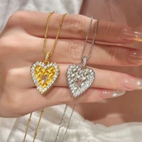 Collier en forme de cœur tressé brossé, accessoire pendentif haut de gamme et de luxe léger, chaîne de clavicule en diamant rose